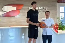 CBA｜周琦四年顶薪合同签约北京男篮图片