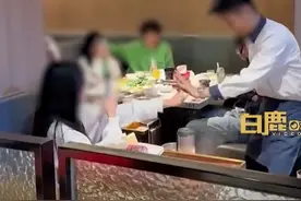 海底捞员工跳舞事件引热议！有门店不让跳了，员工：不是所有服务员都是社牛、门店内卷让人疲惫图片