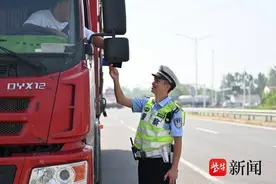 “迁循”，让闯红灯大货车车牌识别准确率近90%图片