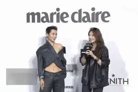 太飒了，48岁女星突然官宣结婚！图片