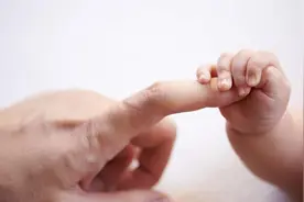全国出生人口7年来首次回升，国家统计局文章提及三方面成因图片
