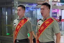 一起保家卫国一起成家 青岛双胞胎兵哥哥一同荣归！图片