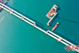 通车又近了！宁上高速东吾洋特大桥引桥钢梁吊装完毕图片