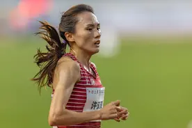 （体育）田径——全国田径大奖赛第五站：许双双夺得女子5000米冠军图片