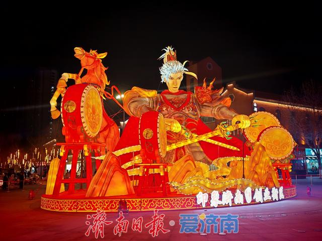 一年四季 泉在济南丨印象济南灯会氛围感拉满，生肖马玩偶抢先“灯”场