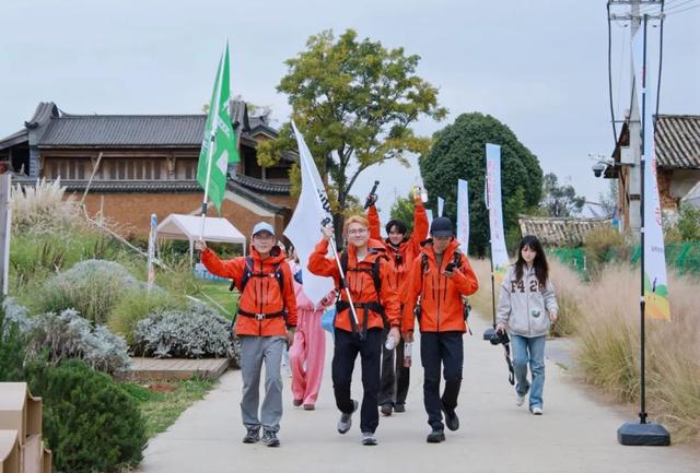 用脚步丈量滇池美景 用活力凝聚发展力量 呈贡区2025年“昆明企业家日”健步走活动圆满举行