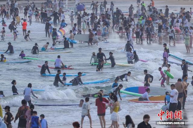 海南产经新观察：一块冲浪板撬动消费新热点