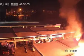 赣州一小区突发火灾！多辆电动车被连排烧毁图片