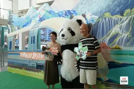 动车开通黄龙九寨站   阿坝文旅布局旅游产品迎接新机遇图片