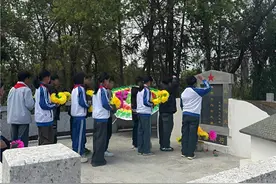 缅怀先烈传承精神 争做新时代好少年——永新县龙源口镇四教中心小学开展清明祭扫烈士墓活动图片