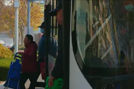 镜头下的日照公交大集专线——乘往烟火人间图片