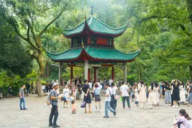 中秋假期首日 湖南省全域客流836.70万人次图片