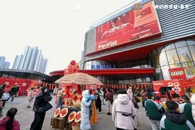 开心消费过大年｜开年红！春节假期前四天青岛十大商企实现销售额3.8亿元，同比增长8.8%图片