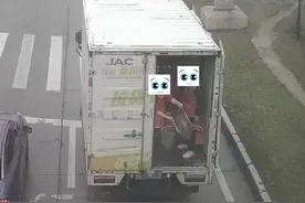 AI分析、自动抓拍！台商交警严查货车载人图片