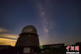 “追星族”远赴新疆阿勒泰仰观牛郎织女遥相望图片