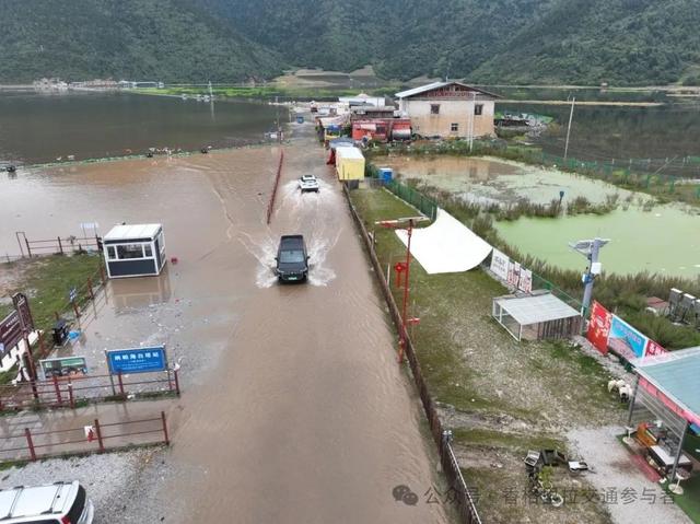 香格里拉纳帕海再现“水上公路” 这份安全指南请查收→