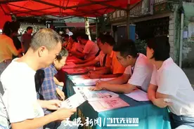 红花岗区：零工市场进社区 满足群众就业需求图片