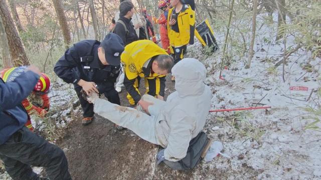 男子登山赏雪途中腿脚突发剧痛，警方提醒：这件事别忽视！