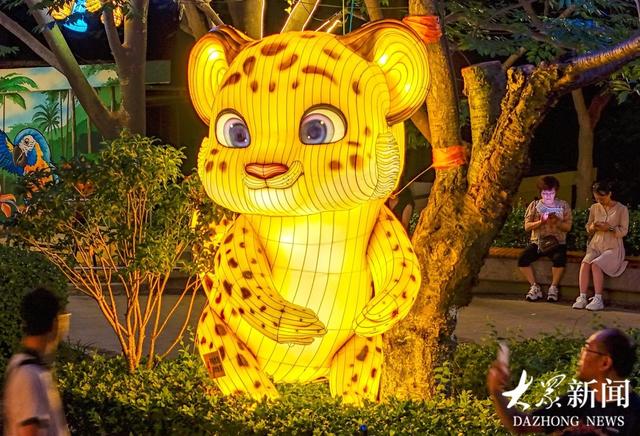 千灯映星湾：青岛艺术灯会繁荣夜间经济