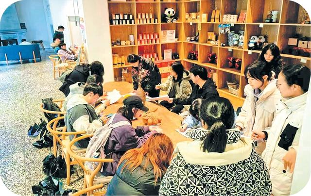 深化“文旅+”融合 首个秋假雅安很“火热”