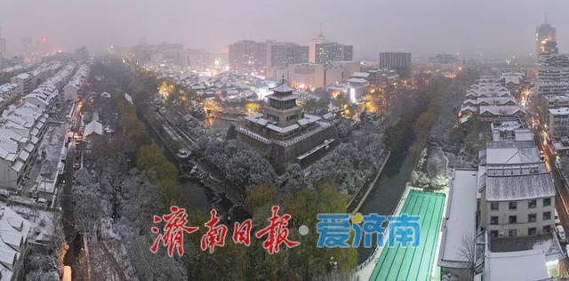 一年四季 泉在济南丨雪润泉城 护城河上演冬日仙境