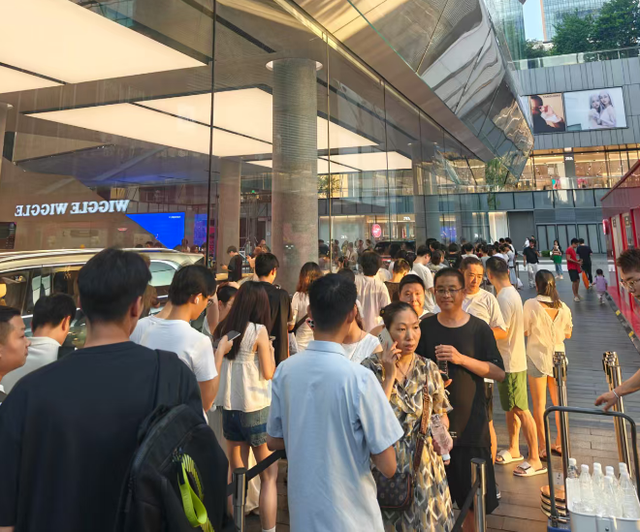华为新一代三折叠手机起售价降2000