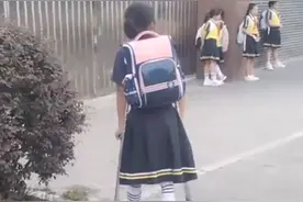 很治愈！贵州安顺12岁截肢女孩穿裙子迎接新生，母亲：女儿阳光独立图片