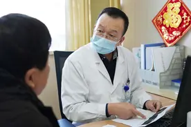 奇山医院医生刘祥忠、滕学东：坚守“医”线，做好健康“守门人”图片