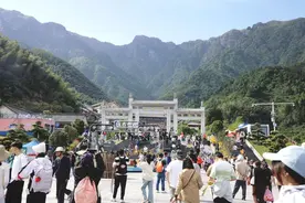 五一小长假首日丨萍乡武功山景区人气爆棚，旅游接待井然有序图片