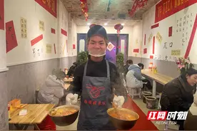 新春走基层·小镇青年丨18岁少年“热辣滚烫”的创业梦图片