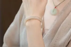如果有一种颜色能代表温柔，那一定是藕粉图片