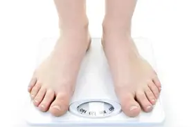 为什么拉完屎体重没变轻？有时还变重了？图片