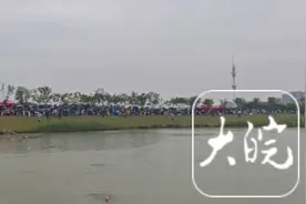 2025年合肥市端午龙舟赛雨中开赛 29支龙舟队龙舞少荃湖图片