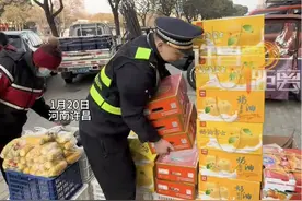 许昌魏都区城管回应督促商户摆摊走红：想让商户多赚点钱，把日子过好一点图片