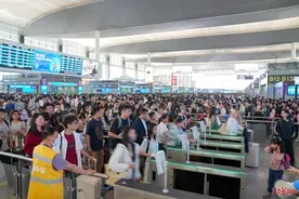 “五一”假日期间，铁路成都车站累计发送旅客243.4万人次图片