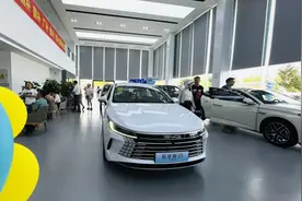 四川汽车以旧换新已破10万辆图片