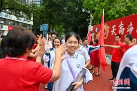 张颐武谈高考作文：不容易写偏，但脱颖而出较难图片