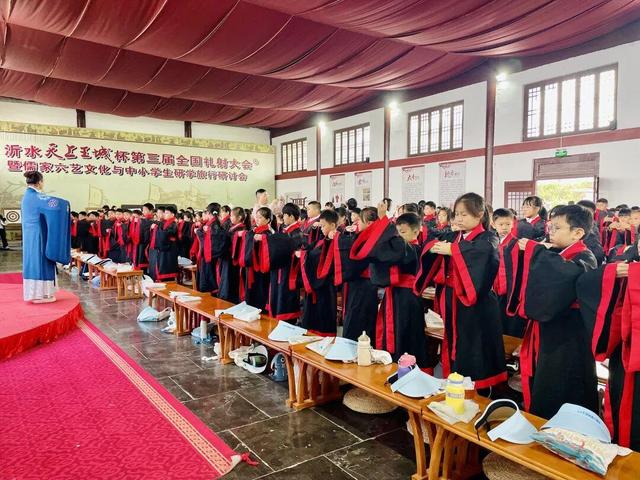 行走的历史课，临沂天上王城景区秋日迎来研学千人团