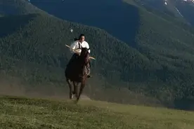 知名男演员，参加全国骑射锦标赛！图片