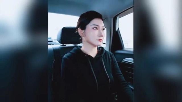 “孕妇泰国坠崖案”将开庭，当事人再曝细节	，案发十天后男方母亲带人拿光家中财物，王暖暖：当时我还在ICU