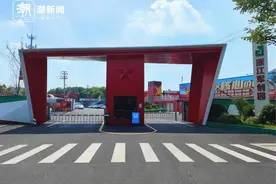 学旗语、学唱军歌、学站军姿……这群少年体验爱国主义教育图片