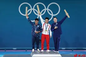 巴黎奥运会高清图集｜举重开门红！李发彬夺得男子61公斤级冠军图片