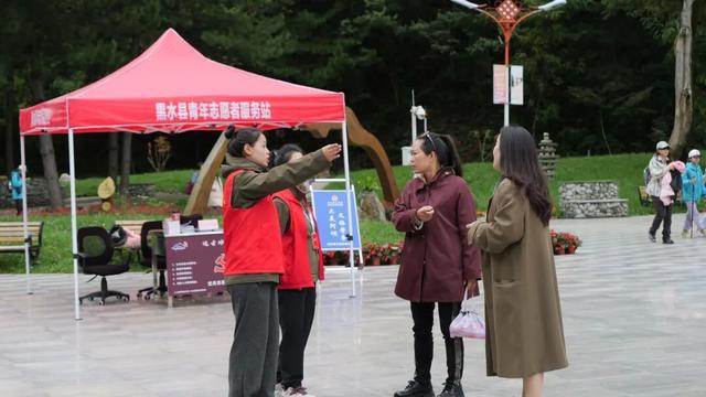 您的诗与远方，他们都始终在场——致敬国庆里的阿坝守护色