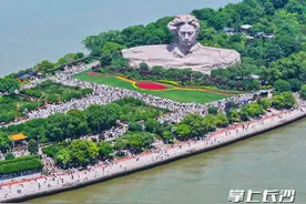 组图｜“五一”假期 长沙橘子洲景区迎游客高峰图片