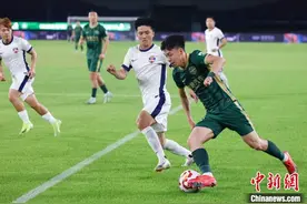 中超：浙江绿城2比2战平梅州客家 王钰栋破门图片