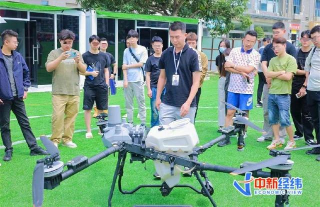 学费近万，“培训教室不够用了”，暑期无人机考证为何火了？