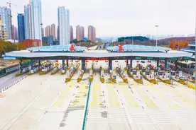武黄高速新武东收费站启用图片