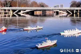 青岛故事丨退休军迷自制70余艘舰艇模型，每处细节都彰显匠心图片