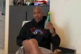 宫廷玉液酒，180一杯……前NBA球星演绎赵丽蓉名场面 网友：这是中国人的暗号图片