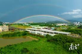 “大号地铁”开通连接五城 ，樟木头东站首日进站人数过千图片